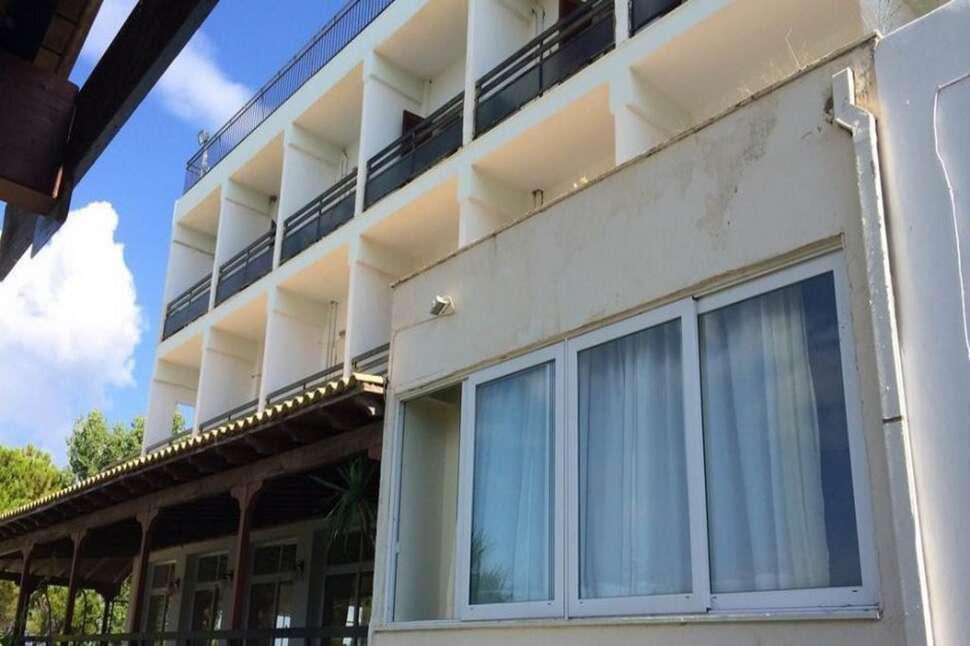 Ein Foto von der Außenansicht des Irinna Hotel