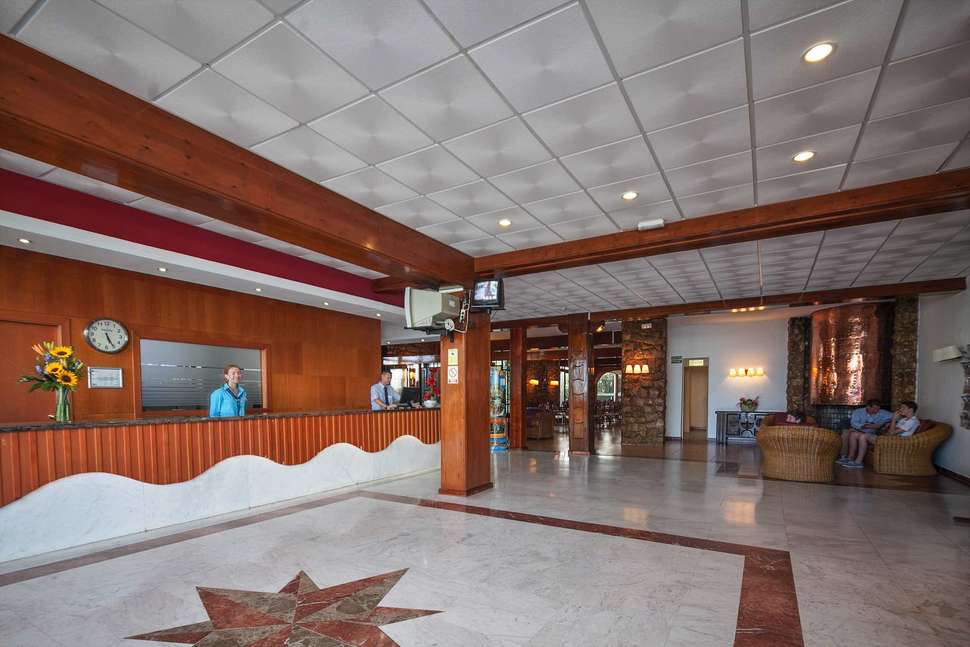 Een foto van het interieur van Hotel Best Sol d'Or
