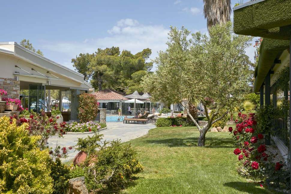 Een foto van het terras bij Anthemus Sea Beach Hotel & Spa