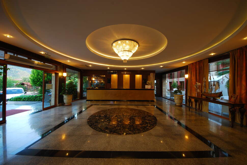 Een foto van het interieur van Pasabey Hotel