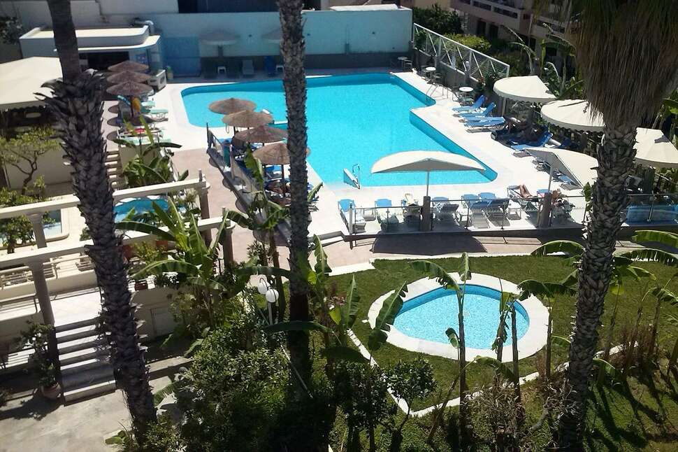 Een foto van het zwembad bij Astron Hotel Kos