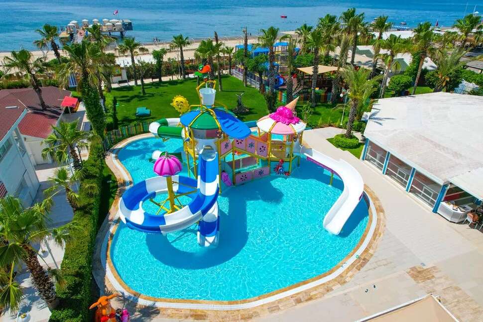 Een foto van het zwembad bij Orange County Resort Hotel Belek