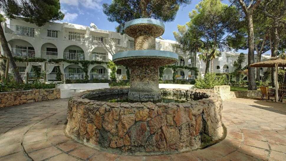 Een foto van de buitenkant van Magic Life Cala Pada