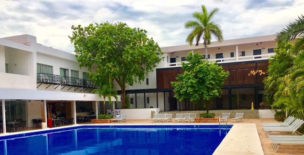 Een foto van het zwembad bij Cancun Bay Resort