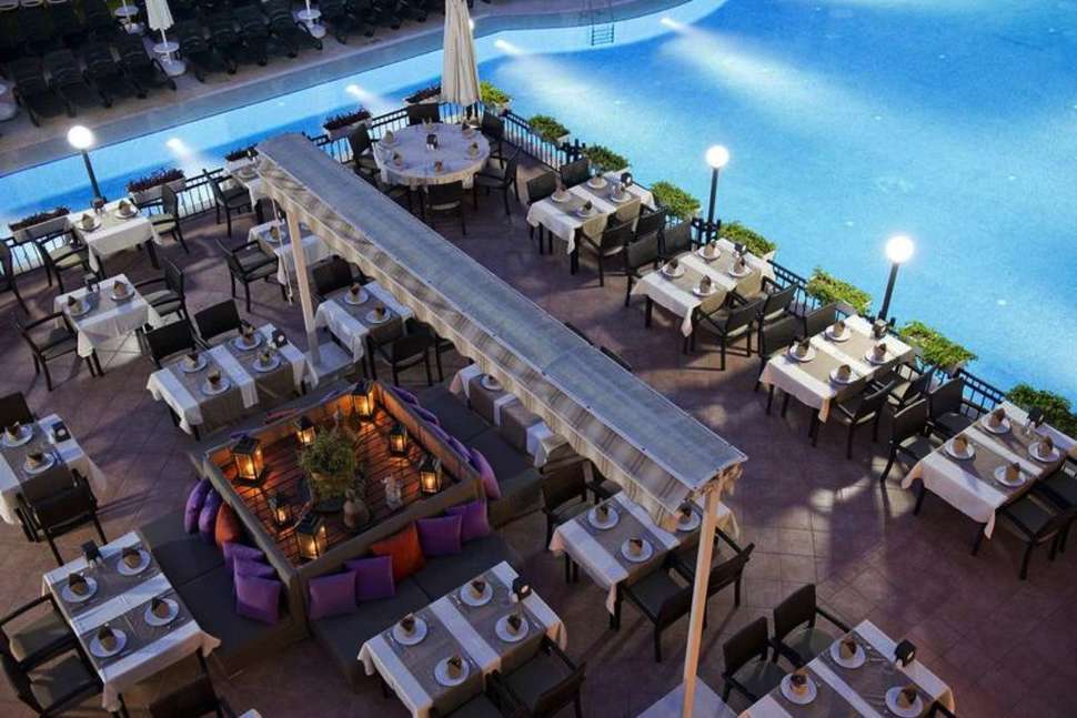 Een foto van het terras bij Kentia Apart Hotel