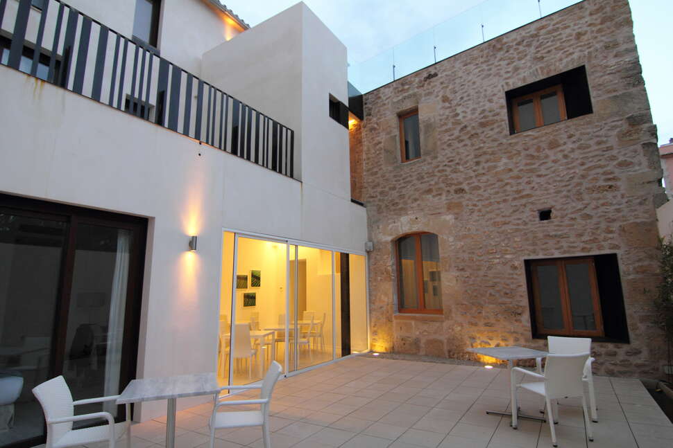 Een foto van de buitenkant van Alcudia Petit Hotel