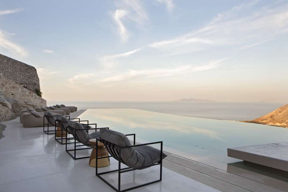 Ein Foto vom Pool im Elessa Hotel