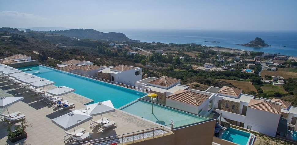Een foto van het zwembad bij White Rock of Kos