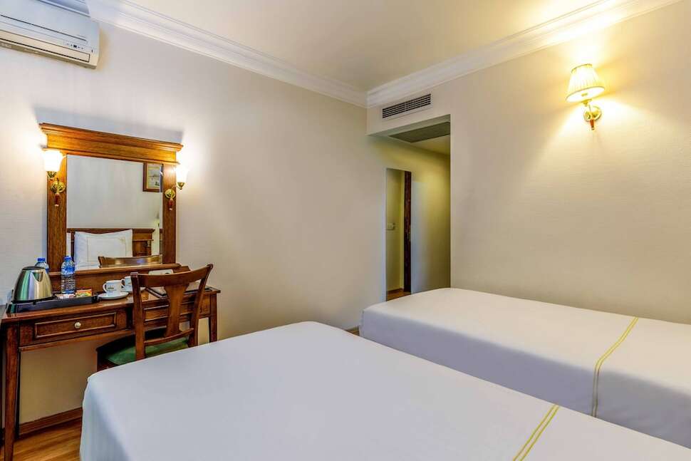 Ein Foto Golden Crown Hotel