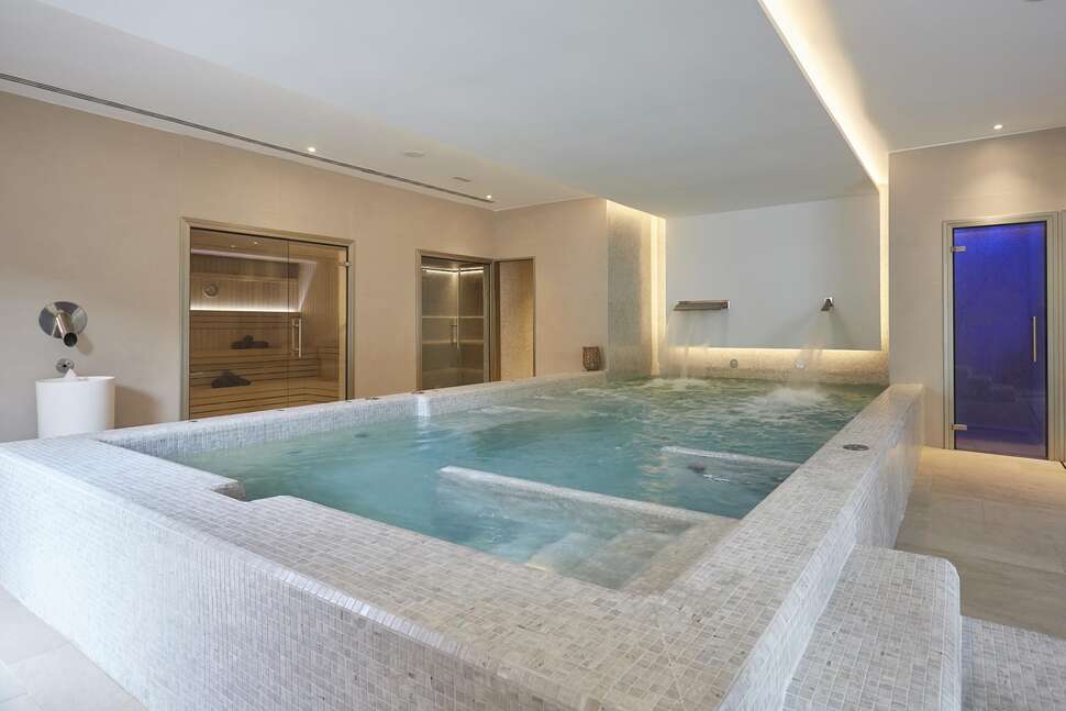 Ein Foto vom Pool im Hotel Bordoy Alcudia Port Suites