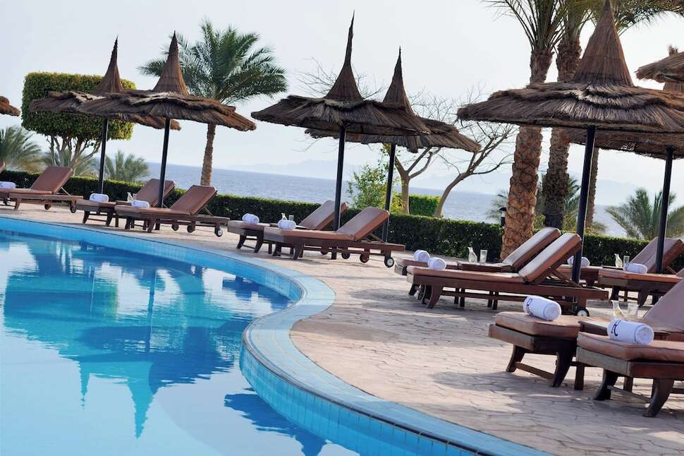 Ein Foto vom Pool im Renaissance Golden View Beach Resort