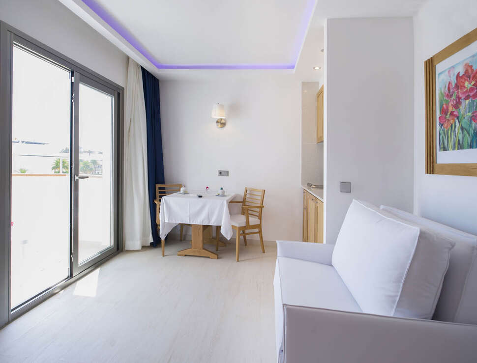 Een foto van My Way Luxury Ibiza Studios