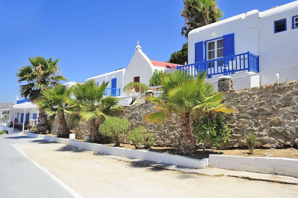 Een foto van de buitenkant van Mykonos Beach Hotel