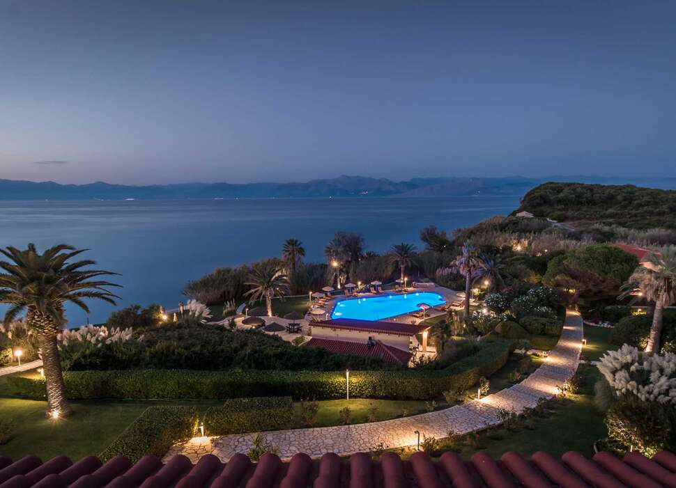 Ein Foto vom Pool im Hotel Ibiscus Corfu