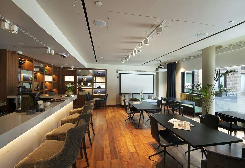 Ein Foto Tower Suites by Blue Orchid Hotels