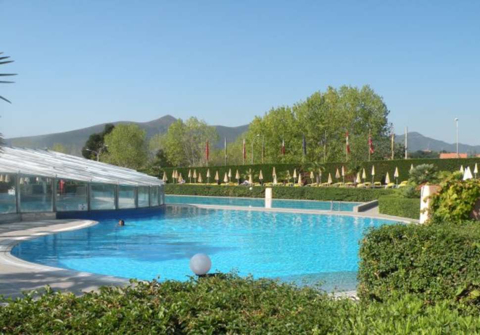 Een foto van het zwembad bij Vakantiepark Loano 2 Village