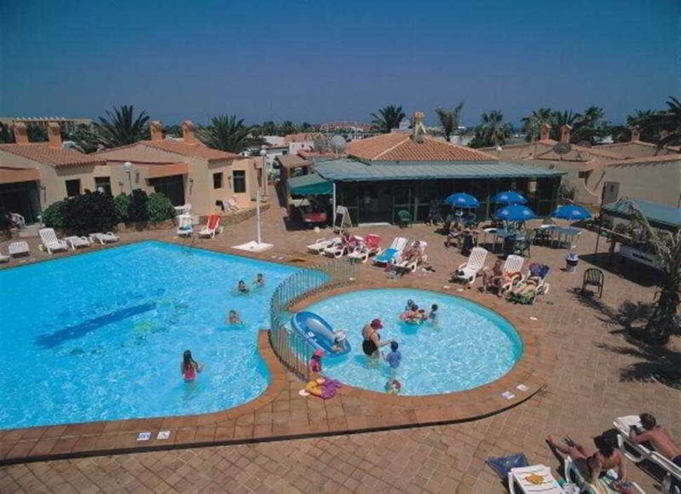Een foto van het zwembad bij Bungalows Castillo Playa
