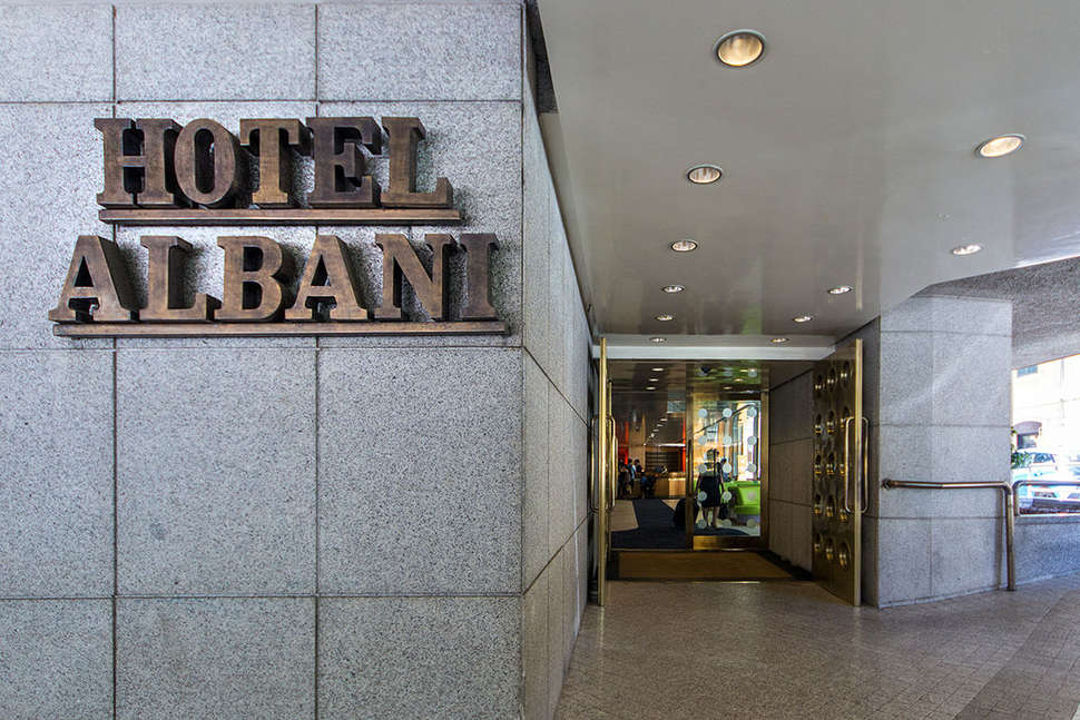 Ein Foto von der Außenansicht des Hotel Albani Roma