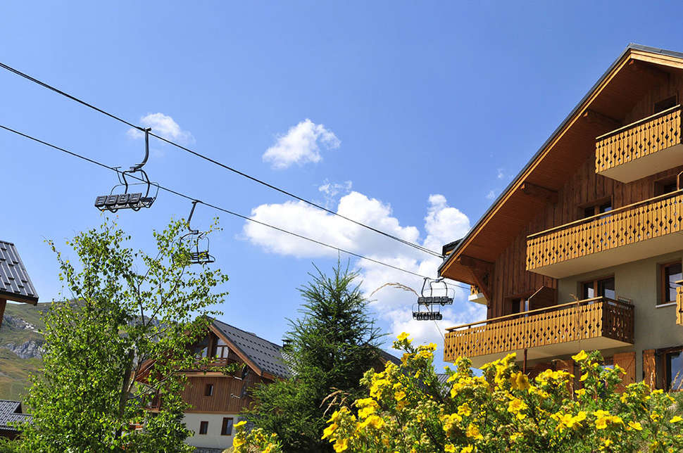 Een foto van de buitenkant van Les Chalets Goelia