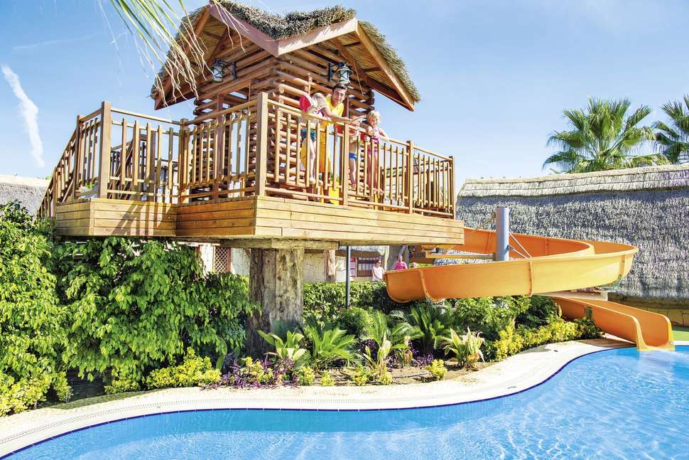 Een foto van het zwembad bij TUI Magic Life Belek