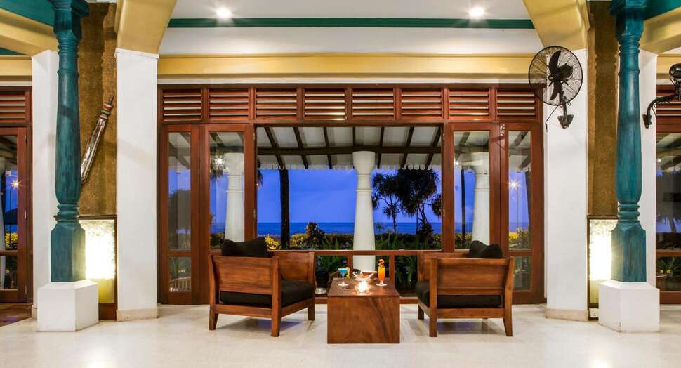 Een foto van het terras bij Tangerine Beach Hotel
