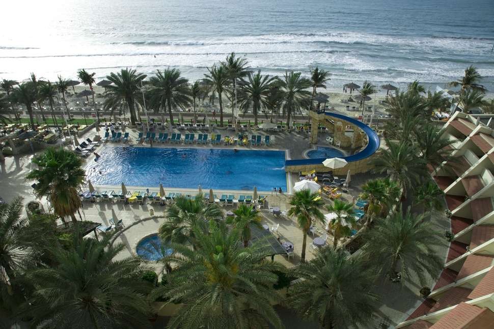 Ein Foto vom Pool im Occidental Sharjah Grand