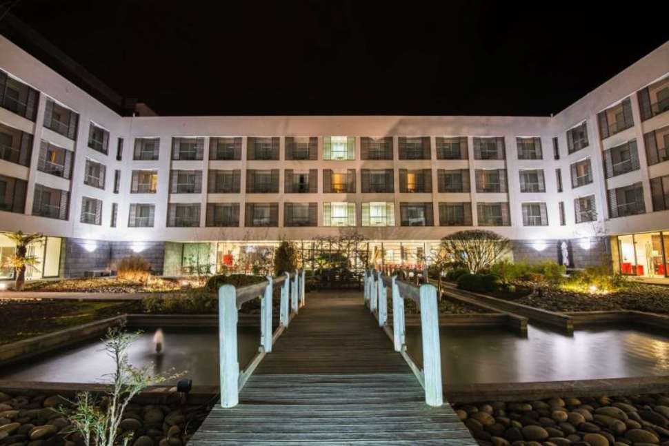 Een foto van de buitenkant van Azoris Royal Garden Hotel