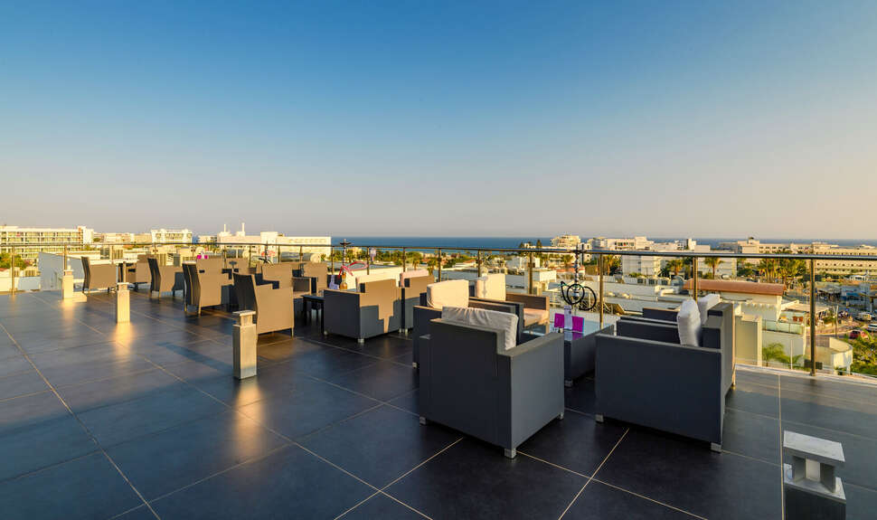 Een foto van het terras bij Tasia Maris Oasis
