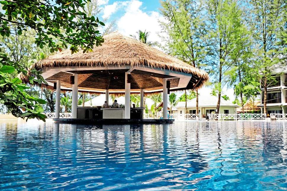Een foto van het zwembad bij Sentido Khao Lak Resort