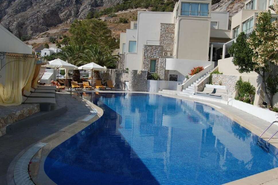 Een foto van het zwembad bij Antinea Suites & Spa