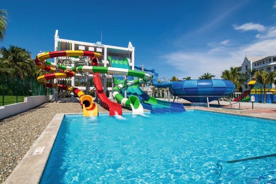 Een foto van het zwembad bij Riu Ocho Rios