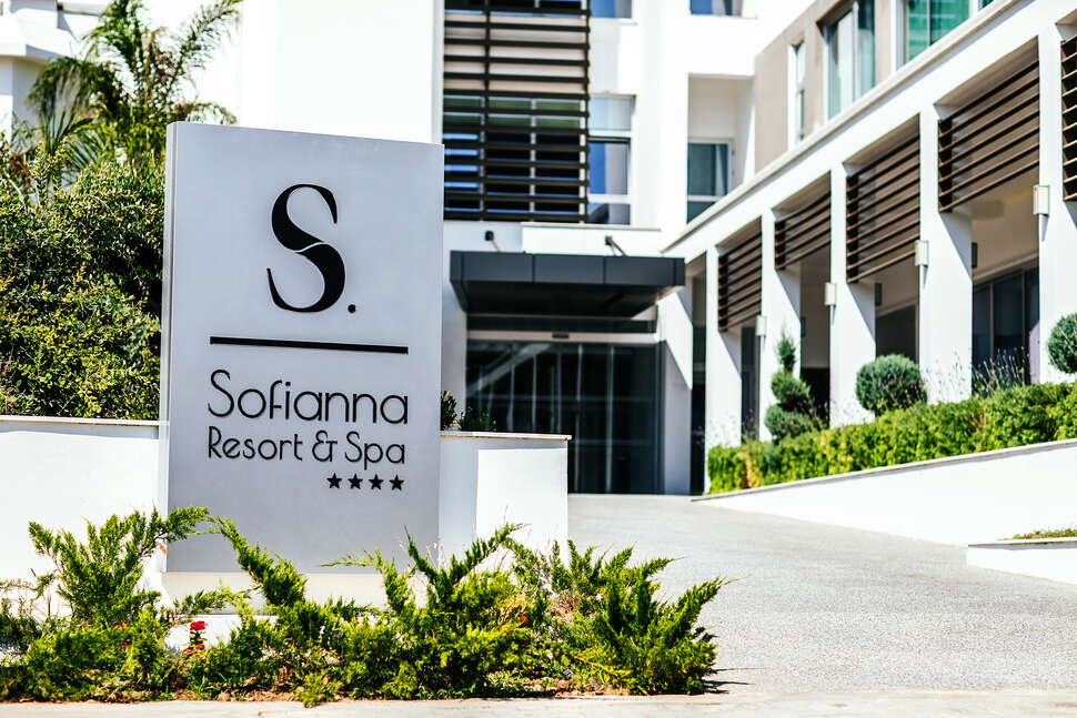 Een foto van de buitenkant van Sofianna Resort & Spa