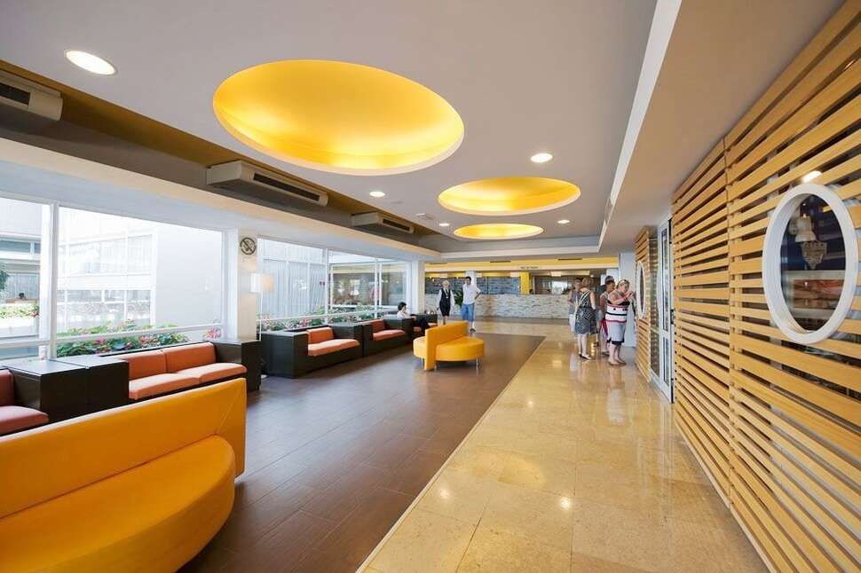 Een foto van het interieur van Hotel Delfin Plava Laguna