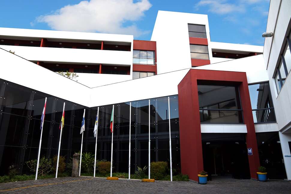 Een foto van de buitenkant van Aparthotel Antillia