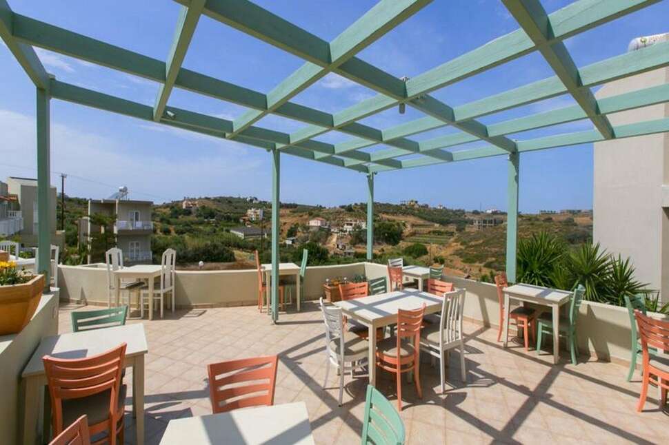 Ein Foto von der Terrasse im Hotel Pelagia Bay