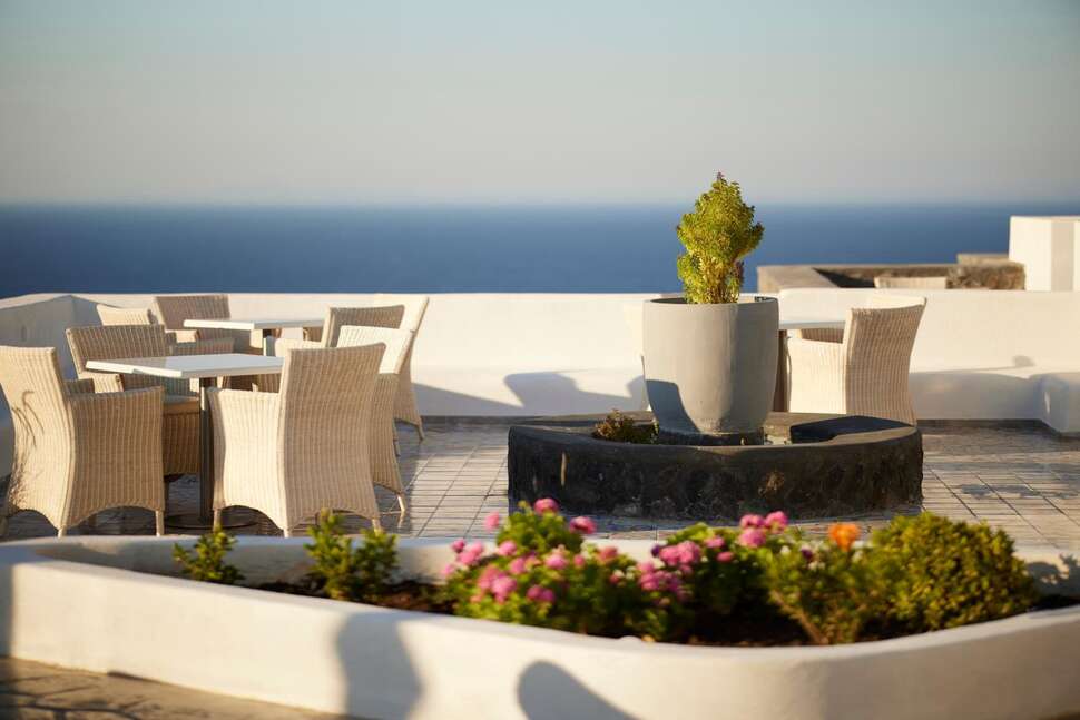Een foto van Danae Suites Santorini