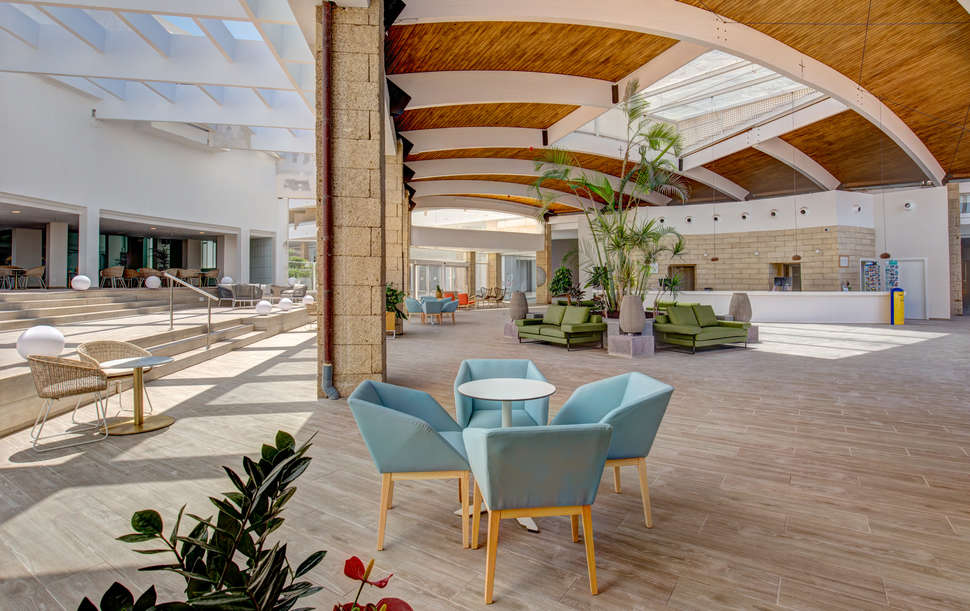Een foto van het interieur van SBH Maxorata Resort