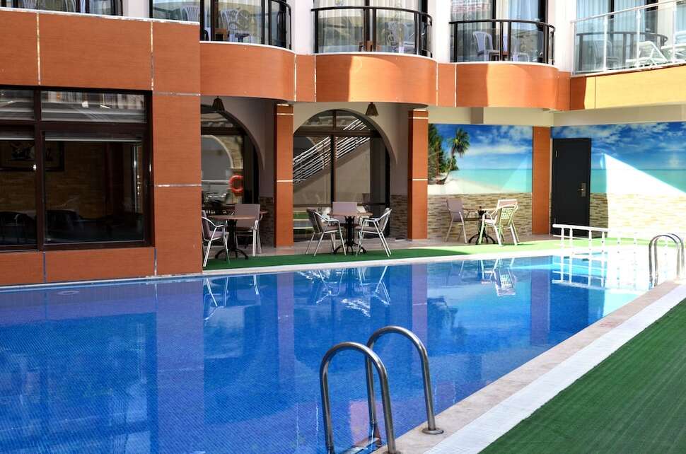 Ein Foto vom Pool im Hotel By Karaaslan Inn