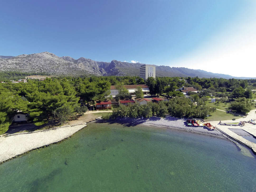Een foto van het strand bij Bluesun Camp Paklenica