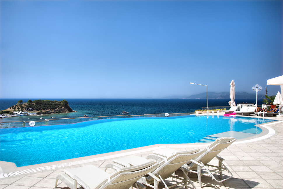 Een foto van het zwembad bij La Vista Boutique Hotel & Spa