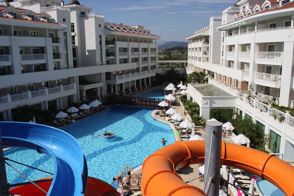 Ein Foto von einer Übersicht des Alba Queen Hotel
