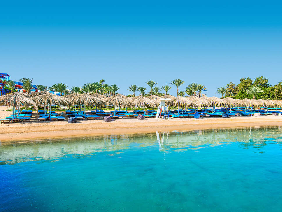 Ein Foto vom Strand beim Sunrise Aqua Joy Resort