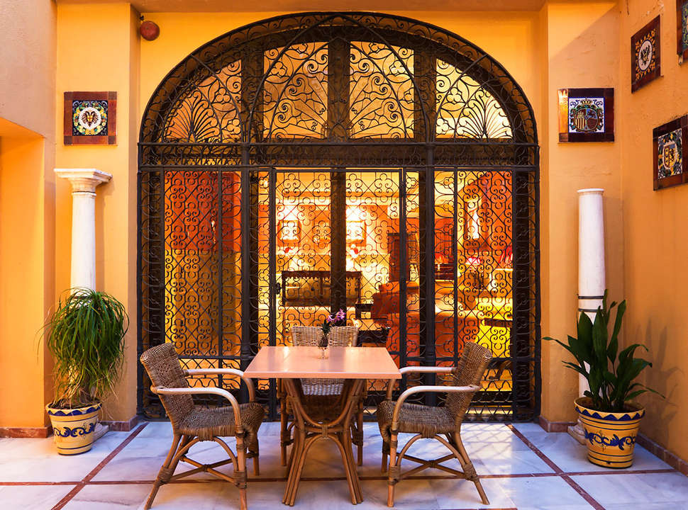 Een foto van het terras bij H10 Corregidor Boutique Hotel