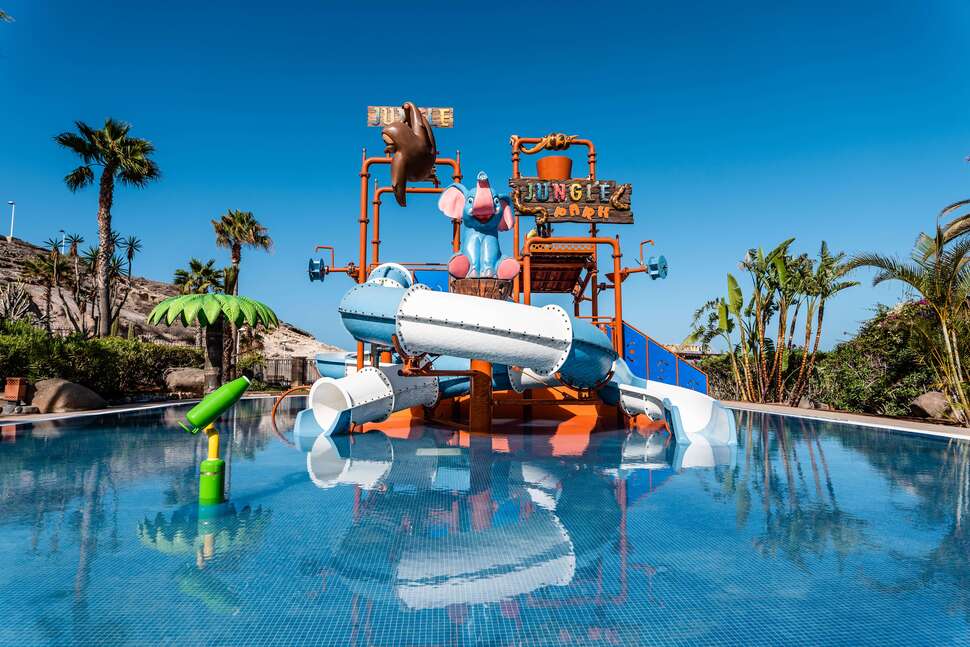 Een foto van het zwembad bij H10 Costa Adeje Palace