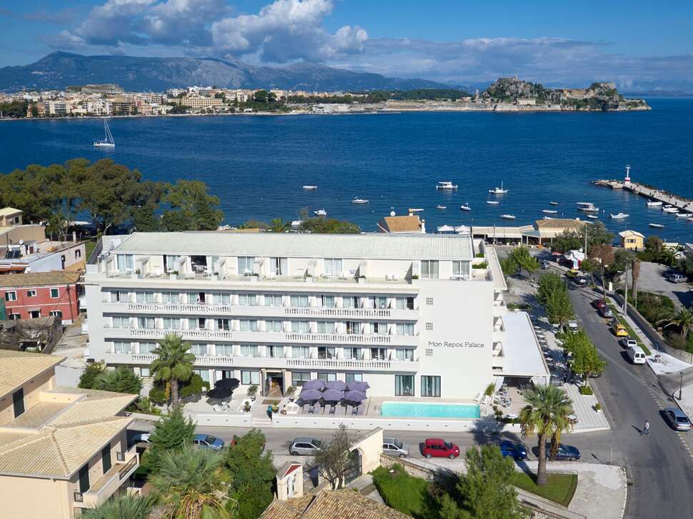 Een foto van de buitenkant van Mon Repos Palace Hotel
