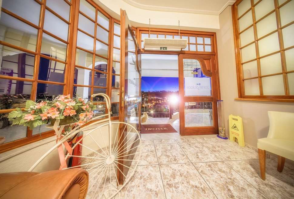 Een foto van het interieur van Zante Palace