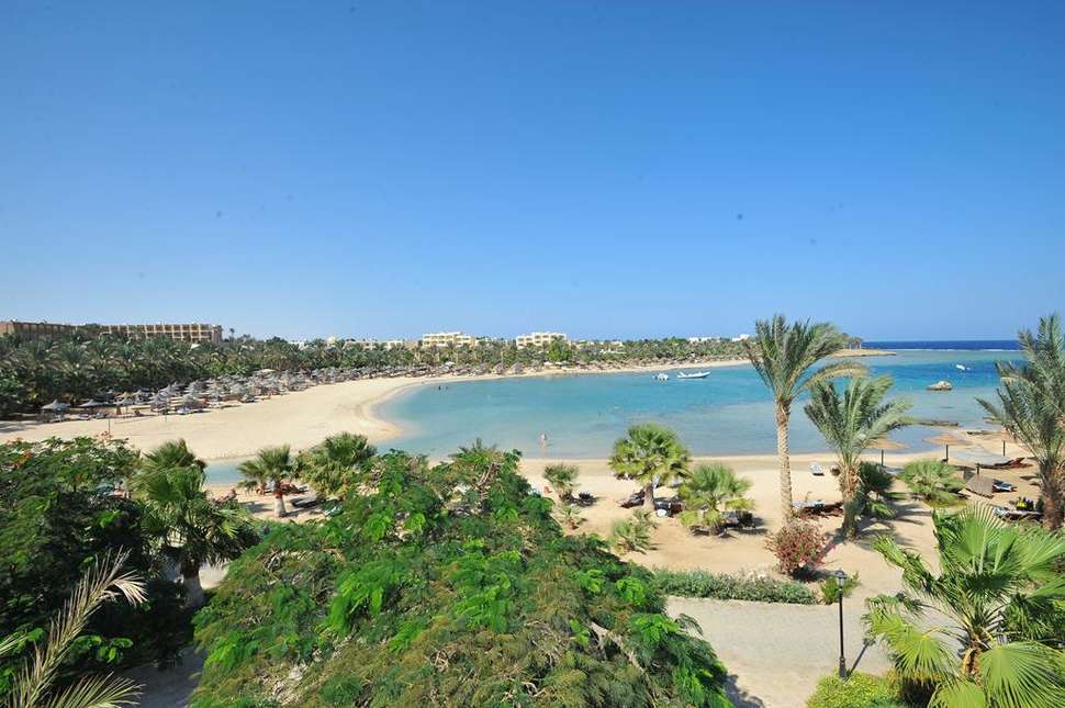 Een foto van het strand bij Royal Brayka Resort