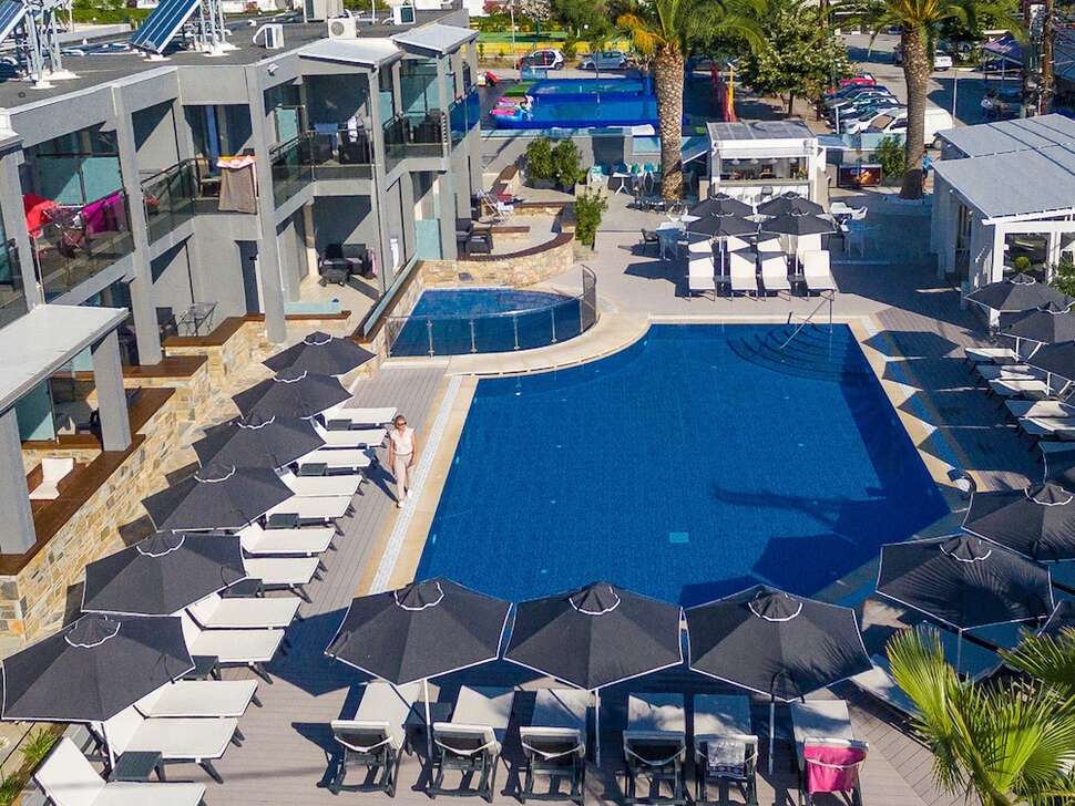 Een foto van het zwembad bij Dionysos Hotel & Studios