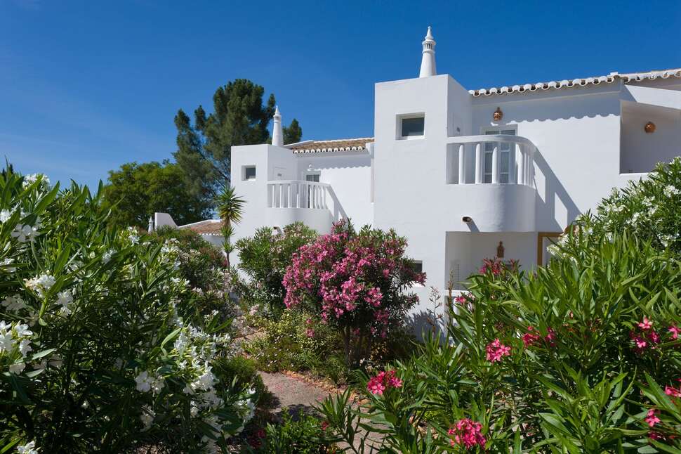 Ein Foto von der Außenansicht des Rocha Brava Resort