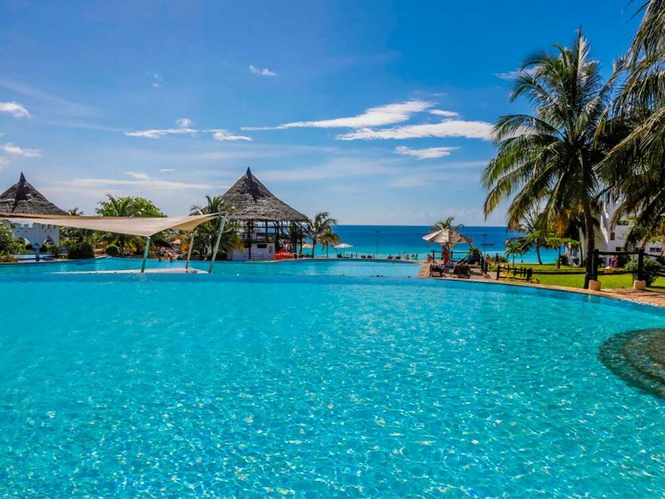 Een foto van het zwembad bij Royal Zanzibar Beach Resort